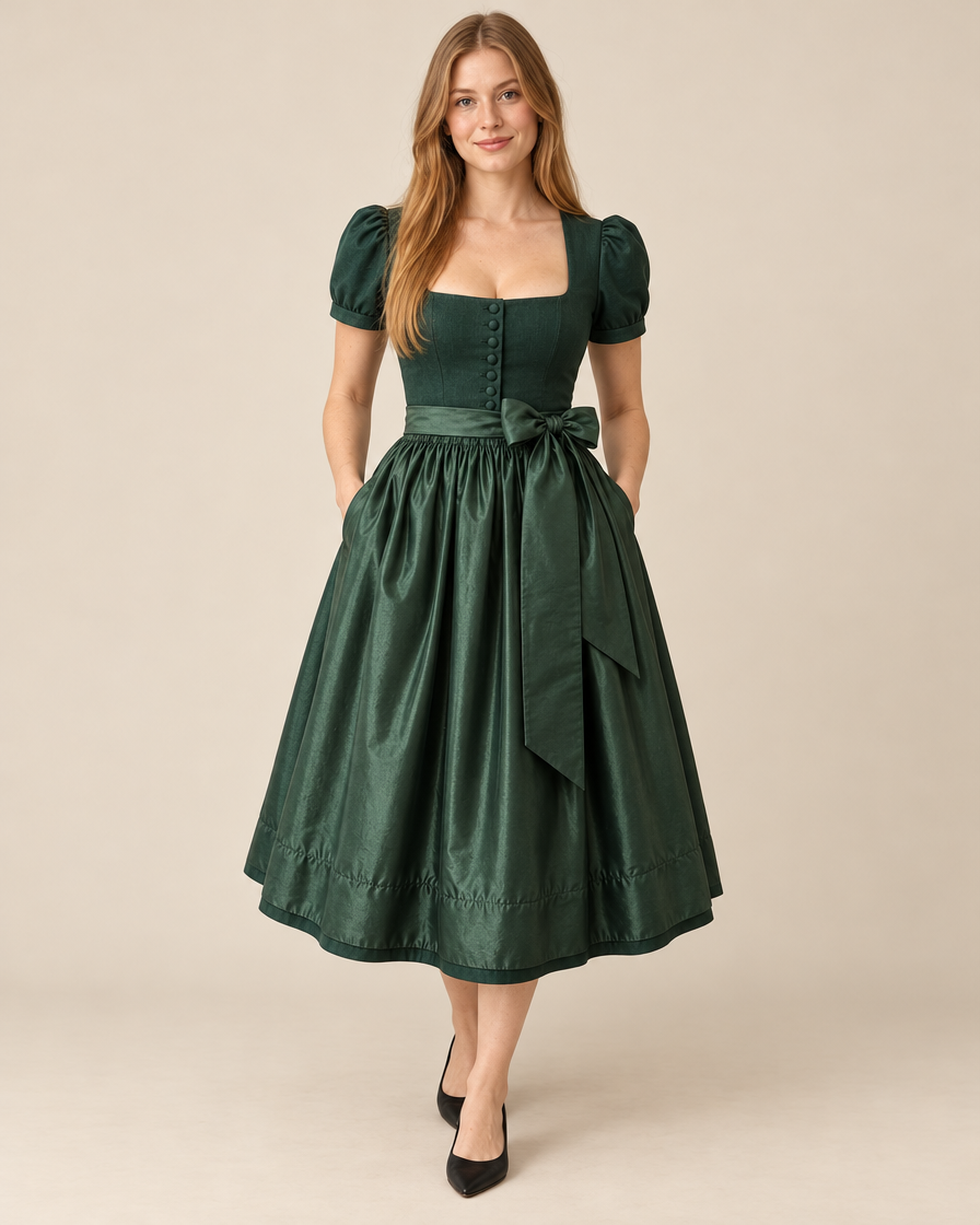Dirndlkleid in Jägergrün mit Puffärmeln und Knopfleiste – Vorderansicht am Model